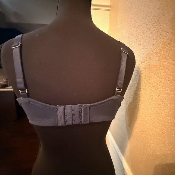 Soma like new sensuous  Lace Bra size 38 C - Picture 2 of 10